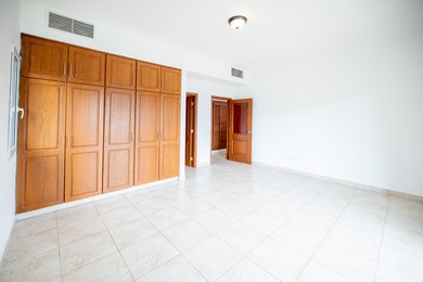 Luxury Golf Villa with Canal and City Skyline Views

Residential on  in  - for sale on GolfHomes.com, golf home, golf lot