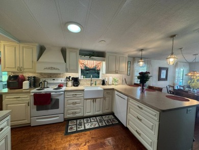 BEAUTIFUL 2 BEDROOM / 2 BATH MOBILE HOME ... READY TO MOVE INTO: on The Meadows At Countrywood in Florida - for sale on GolfHomes.com, golf home, golf lot