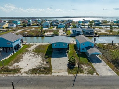 Charming Island-Style 2/2 home in Holiday Beach! This on Lamar Golf Course in Texas - for sale on GolfHomes.com, golf home, golf lot