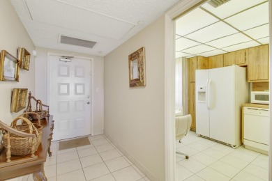 :Welcome home to Palm Aire. This 2 bedrooms, 2 bath unit, with a on Palm-Aire Country Club and Resort - The Oaks in Florida - for sale on GolfHomes.com, golf home, golf lot