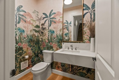 Fabulous home in The ARBORS of Chenal Valley. Gorgeous inside on Chenal Country Club - Bear Den Mountain in Arkansas - for sale on GolfHomes.com, golf home, golf lot