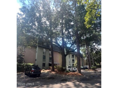 Come away home to this delightful one-bedroom villa in on Harbour Town Golf Links in South Carolina - for sale on GolfHomes.com, golf home, golf lot