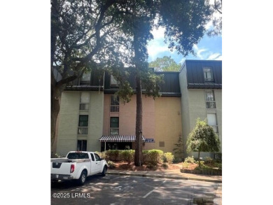 Come away home to this delightful one-bedroom villa in on Harbour Town Golf Links in South Carolina - for sale on GolfHomes.com, golf home, golf lot