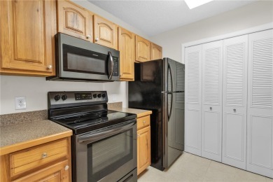 This lovely unfurnished END UNIT is calling your name! Sip on Vista Plantation Golf Club in Florida - for sale on GolfHomes.com, golf home, golf lot