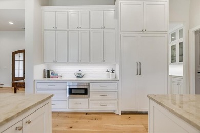 PRIVATE* GOLF COURSE* DOUBLE LOT WITH LARGE TREES* QUALITY* on Apple Rock Golf Course - Horseshoe Bay in Texas - for sale on GolfHomes.com, golf home, golf lot