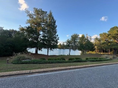 This is your chance to build your dream home on one of the last on Golden Eagle Country Club in Florida - for sale on GolfHomes.com, golf home, golf lot