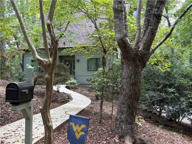 NEW ROOF and motivated sellers in Keowee Key!!! Bargain price on Keowee Key Golf and Country Club in South Carolina - for sale on GolfHomes.com, golf home, golf lot