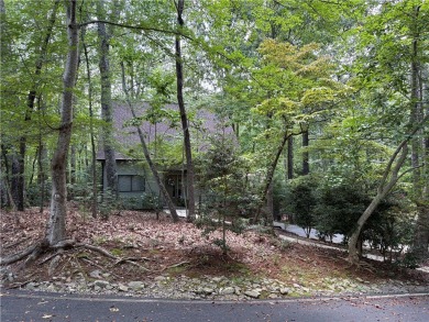 NEW ROOF and motivated sellers in Keowee Key!!! Bargain price on Keowee Key Golf and Country Club in South Carolina - for sale on GolfHomes.com, golf home, golf lot