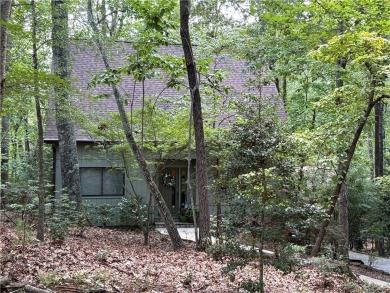 NEW ROOF and motivated sellers in Keowee Key!!! Bargain price on Keowee Key Golf and Country Club in South Carolina - for sale on GolfHomes.com, golf home, golf lot