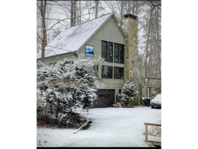 NEW ROOF and motivated sellers in Keowee Key!!! Bargain price on Keowee Key Golf and Country Club in South Carolina - for sale on GolfHomes.com, golf home, golf lot