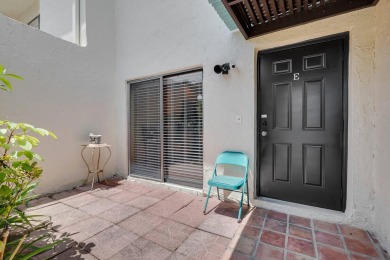 BEAUTIFUL LIGHT AND BRIGHT 2 BEDROOM, 2.5 BATH TOWNHOUSE ON GOLF on Boca Lago Golf and Country Club in Florida - for sale on GolfHomes.com, golf home, golf lot