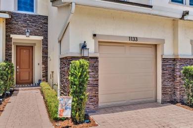 Fantastic 3/2.5 waterfront Townhome in newer community of on Crystal Lake Country Club in Florida - for sale on GolfHomes.com, golf home, golf lot