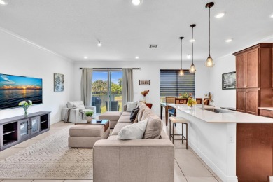 Fantastic 3/2.5 waterfront Townhome in newer community of on Crystal Lake Country Club in Florida - for sale on GolfHomes.com, golf home, golf lot