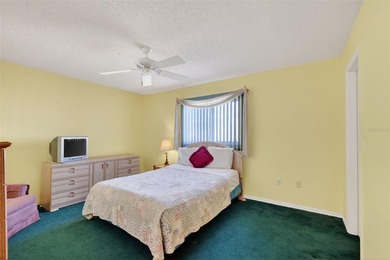 WONDERFUL 2-bedroom, 2-bath home featuring a 17'x10' ENCLOSED on The Links of Spruce Creek in Florida - for sale on GolfHomes.com, golf home, golf lot