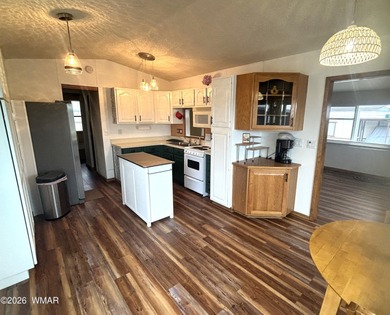 What a charming 2bd/1ba home in desirable Juniper Ridge Resort!! on Juniper Ridge R.V. Golf Resort in Arizona - for sale on GolfHomes.com, golf home, golf lot