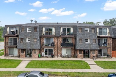 **Must See! Rentals Allowed!** Discover this beautifully updated on Waters Edge Golf Club in Illinois - for sale on GolfHomes.com, golf home, golf lot