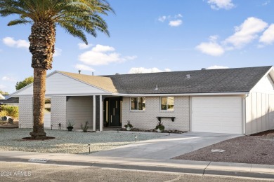 This beautifully remodeled 2-bedroom, 2-bathroom, 1413 sq ft on Sun City Country Club in Arizona - for sale on GolfHomes.com, golf home, golf lot