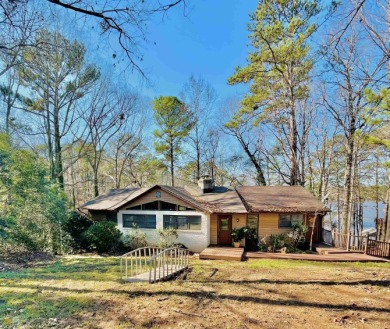 Well maintained & unique ranch home built to take advantage of on Turtle Cove Golf Course in Georgia - for sale on GolfHomes.com, golf home, golf lot