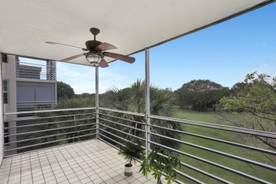 PALM AIRE COUNTRY CLUB in POMPANO BEACH in CYPRESS GROVE. THIS 3 on Oaks Country Club in Florida - for sale on GolfHomes.com, golf home, golf lot