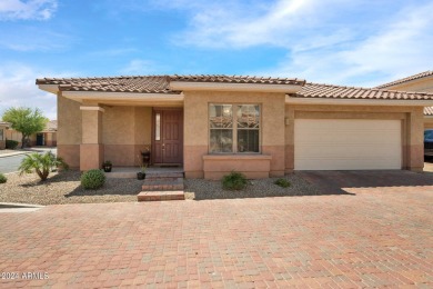 This updated 3 bedroom, 2 bath, 1421 sq ft SINGLE STORY home on on Palm Valley Golf Club  in Arizona - for sale on GolfHomes.com, golf home, golf lot