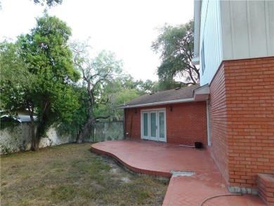 Spacious 2-Story home on a corner lot close to local restaurants on Alice Municipal Golf Course in Texas - for sale on GolfHomes.com, golf home, golf lot