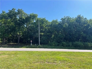 Wonderful wooded first-tier level building lot at popular Linn on Linn Valley Lakes - Deer Trace Golf Course in Kansas - for sale on GolfHomes.com, golf home, golf lot