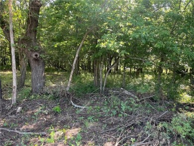 Wonderful wooded first-tier level building lot at popular Linn on Linn Valley Lakes - Deer Trace Golf Course in Kansas - for sale on GolfHomes.com, golf home, golf lot