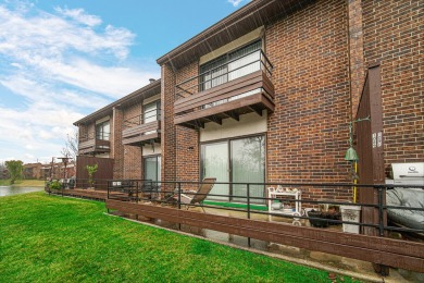 Meticulously maintained 2-bedroom PLUS loft townhome located in on Bob-O-Link Golf Club in Illinois - for sale on GolfHomes.com, golf home, golf lot