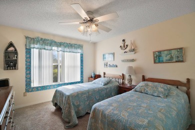 Welcome to this Designer home in The Villages! NO BOND, ROOF on The Links of Spruce Creek in Florida - for sale on GolfHomes.com, golf home, golf lot
