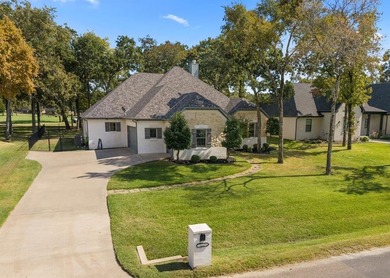 Updated home in prestigous Pinnacle Golf Club, Cedar Creek Lake! on Pinnacle Golf and Boat Club in Texas - for sale on GolfHomes.com, golf home, golf lot