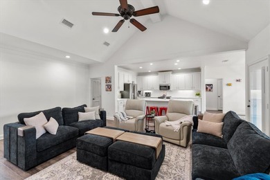 Updated home in prestigous Pinnacle Golf Club, Cedar Creek Lake! on Pinnacle Golf and Boat Club in Texas - for sale on GolfHomes.com, golf home, golf lot