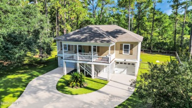 Charming Southern cottage in Pleasant Point with golf course on The Golf Club at Pleasant Point Plantation in South Carolina - for sale on GolfHomes.com, golf home, golf lot