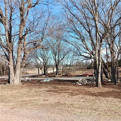 Come check out this exceptional 0.53-acre double corner lot! The on Linn Valley Lakes - Deer Trace Golf Course in Kansas - for sale on GolfHomes.com, golf home, golf lot