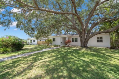 Stunning home just steps from Crisp Park! This elegant retreat on The Renaisssance Vinoy Golf Club in Florida - for sale on GolfHomes.com, golf home, golf lot