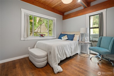 Frank Lloyd Wright-inspired Northwest contemporary with 4 on  in Washington - for sale on GolfHomes.com, golf home, golf lot