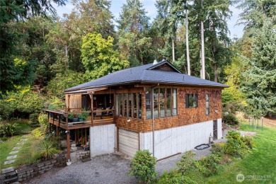 Frank Lloyd Wright-inspired Northwest contemporary with 4 on  in Washington - for sale on GolfHomes.com, golf home, golf lot