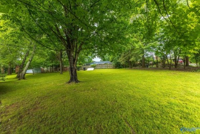 Bring the family, there's plenty of room here and you're going on Point Mallard Golf Course in Alabama - for sale on GolfHomes.com, golf home, golf lot