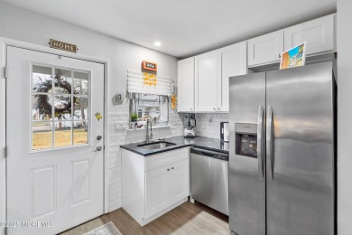 Welcome to this beautifully updated 2-bedroom, 1-bath attached on Greenbriar Woodlands in New Jersey - for sale on GolfHomes.com, golf home, golf lot