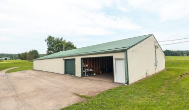 The gorgeous 64.15-acre golf course and clubhouse nestled in the on Southern Oaks Country Club in Missouri - for sale on GolfHomes.com, golf home, golf lot