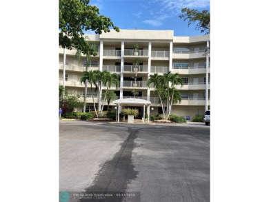 Opportunity knocks with this spacious F unit in Palm Aire on Oaks Country Club in Florida - for sale on GolfHomes.com, golf home, golf lot