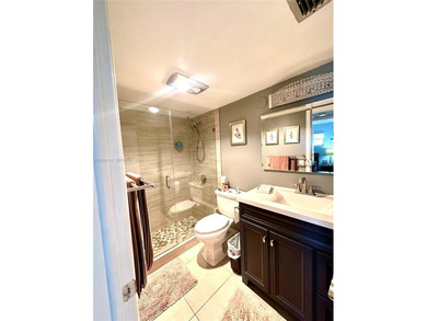 Enjoy relaxing garden  views from your screened in porch. The on Hollybrook Golf and Tennis Club  in Florida - for sale on GolfHomes.com, golf home, golf lot