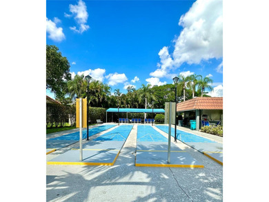 Enjoy relaxing garden  views from your screened in porch. The on Hollybrook Golf and Tennis Club  in Florida - for sale on GolfHomes.com, golf home, golf lot