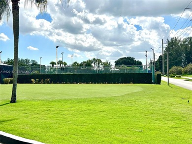 Enjoy relaxing garden  views from your screened in porch. The on Hollybrook Golf and Tennis Club  in Florida - for sale on GolfHomes.com, golf home, golf lot