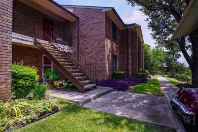 RECENTLY UPDATED 2 BRD 2 BTH CONDO ON GROUND FLOOR WITH NEARBY on Stevens Park Golf Course in Texas - for sale on GolfHomes.com, golf home, golf lot