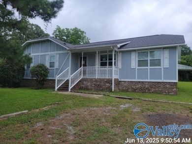 ATTALLA - Near Big Wills Creek Golf Course.  This 3 bedroom, 2 on Wills Creek Country Club in Alabama - for sale on GolfHomes.com, golf home, golf lot