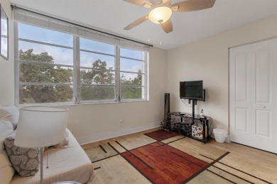 Beautifully maintained 2-bed, 2-bath condo with spacious open on Inverrary Country Club in Florida - for sale on GolfHomes.com, golf home, golf lot