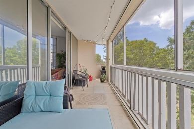 Beautifully maintained 2-bed, 2-bath condo with spacious open on Inverrary Country Club in Florida - for sale on GolfHomes.com, golf home, golf lot