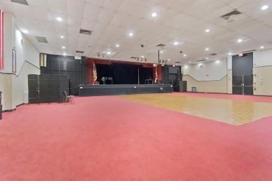 Beautifully maintained 2-bed, 2-bath condo with spacious open on Inverrary Country Club in Florida - for sale on GolfHomes.com, golf home, golf lot