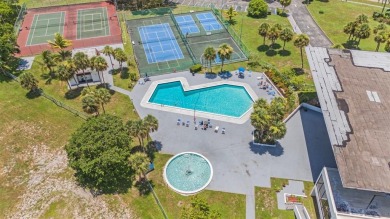 Beautifully maintained 2-bed, 2-bath condo with spacious open on Inverrary Country Club in Florida - for sale on GolfHomes.com, golf home, golf lot