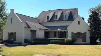 Amazing home on the 3rd fairway at Reunion. Spacious living room on Reunion Golf Club in Mississippi - for sale on GolfHomes.com, golf home, golf lot